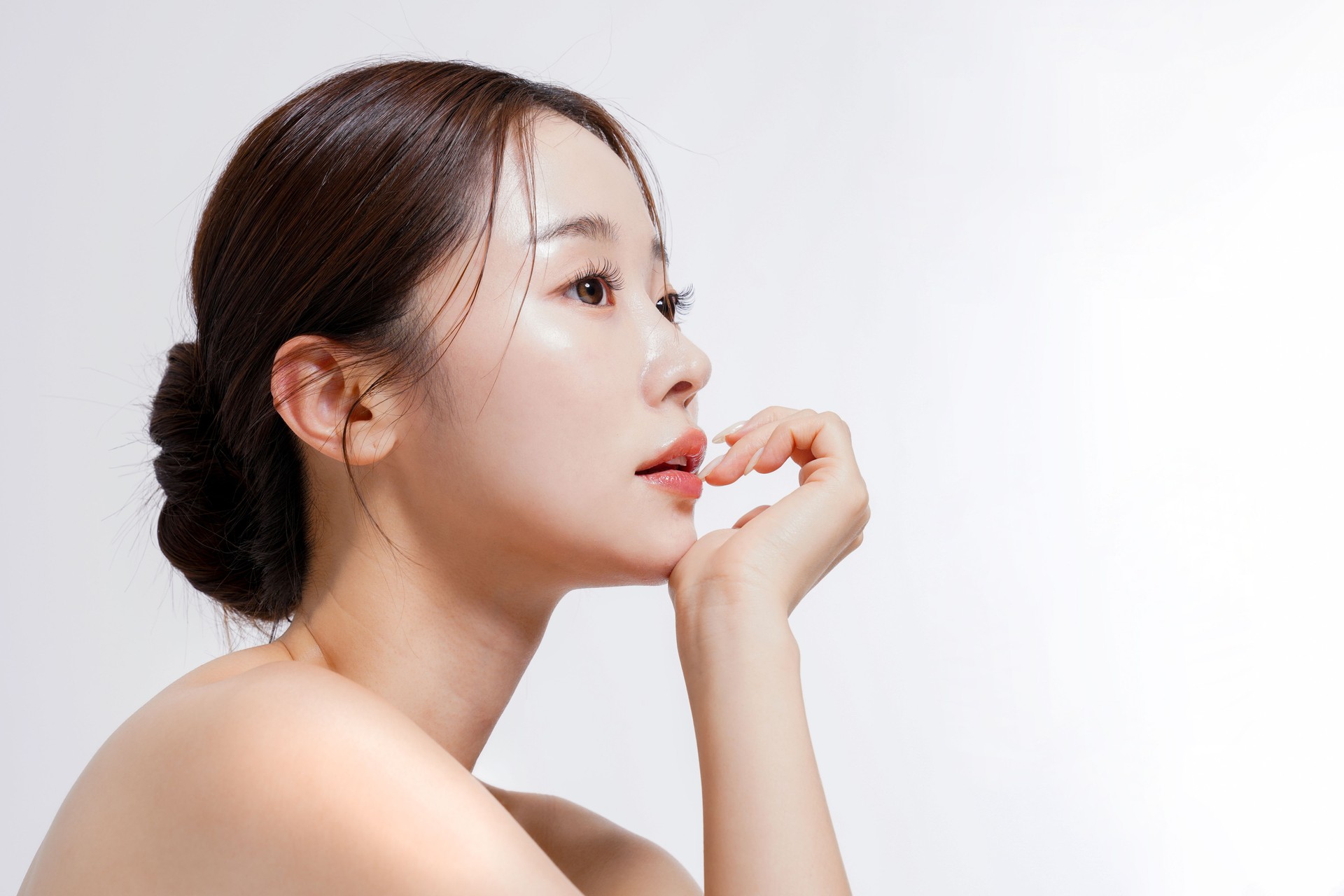 Beauty portrait of a young beautiful Asian woman