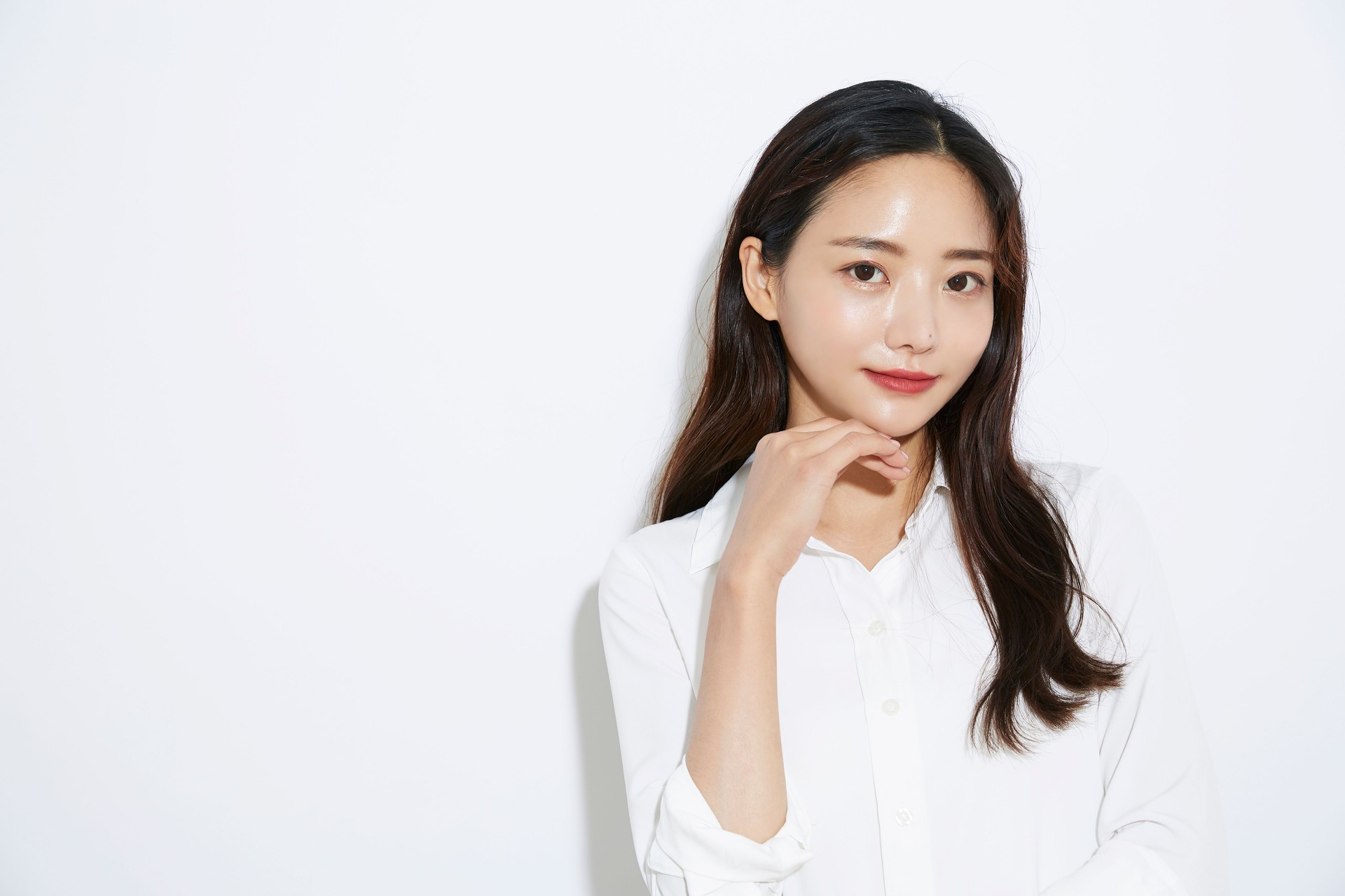 Portrait of young Asian business woman on white backgroung